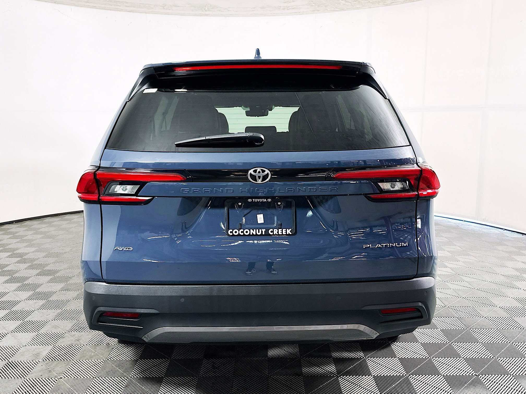 2024 Toyota Grand thumbnail 6