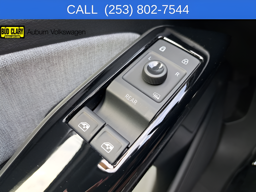 Used 2024 White/off-white Volkswagen Standard image 26