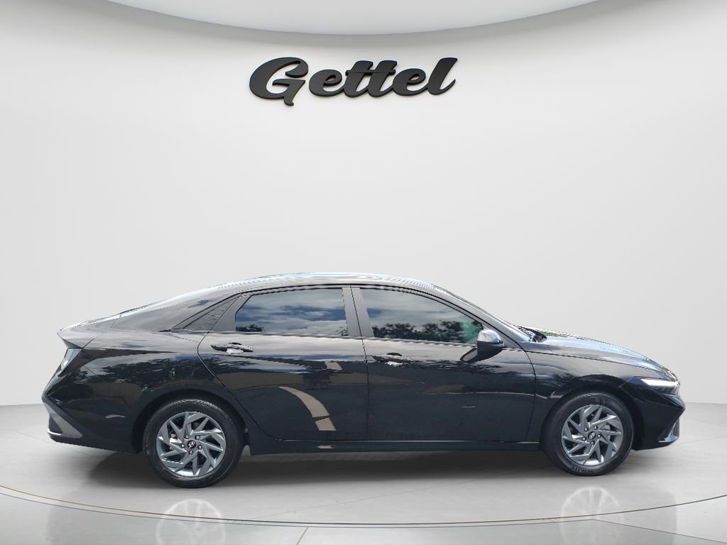 Used 2024 Black Hyundai Blue image 4
