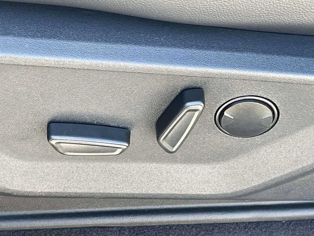 New 2026 Oxford White Ford Lariat® image 14