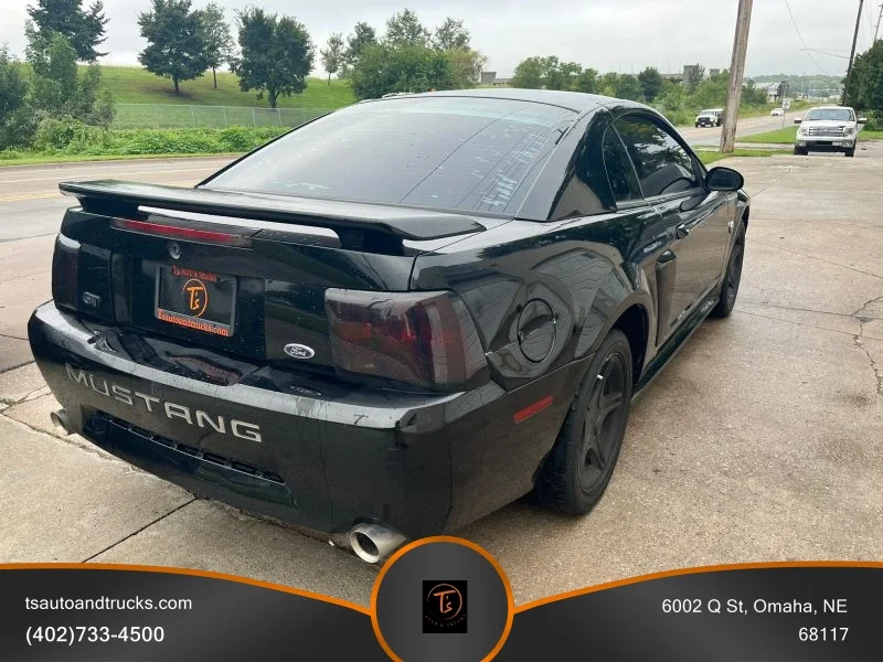 Used 2004  Ford GT Deluxe Coupe 2D image 7