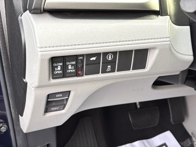 Used 2024 Blue Honda EX-L image 28