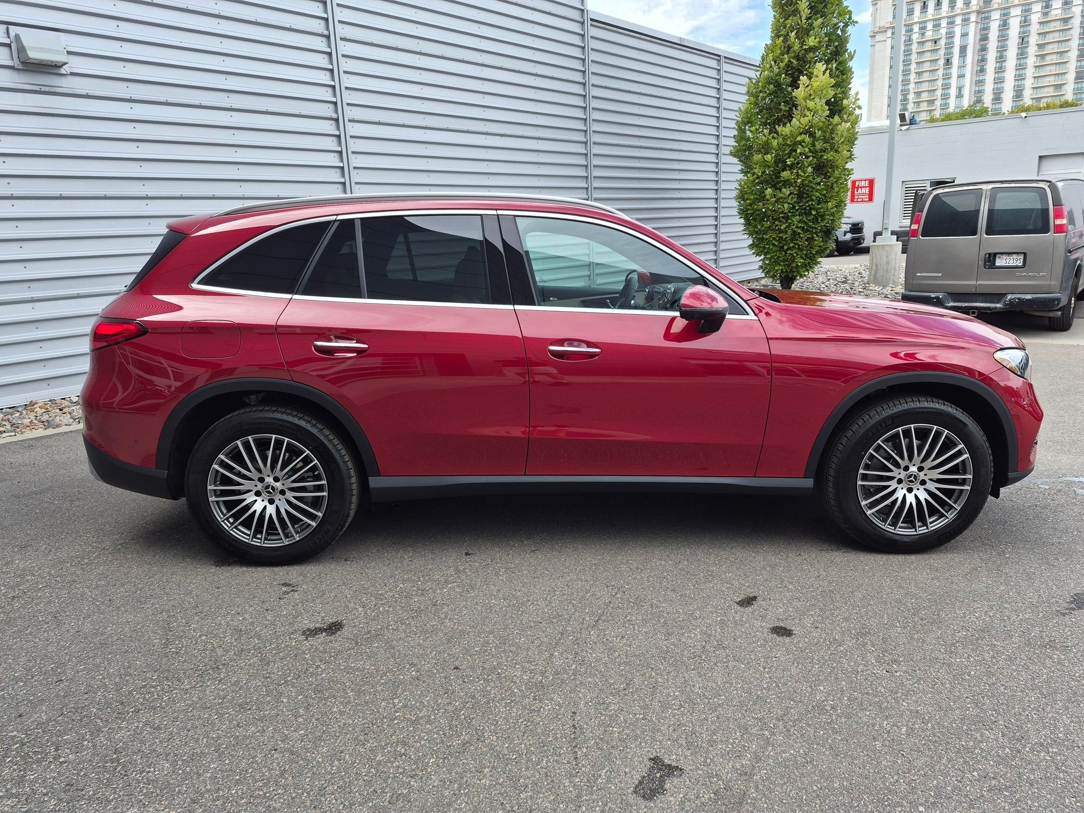 New 2027 MANUFAKTUR Patagonia Red Metallic Mercedes-Benz GLC 300 image 2