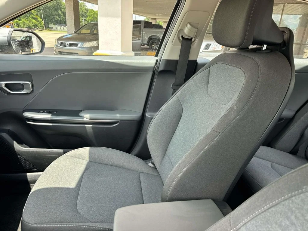 2025 Kia K4 LXS - Photo 30