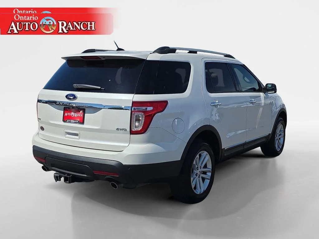 Used 2015 White Platinum Metallic Tri-Coat Ford XLT image 5