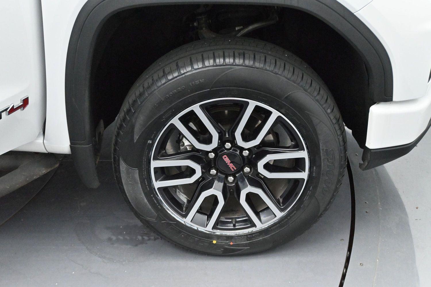 Used 2025 Summit White GMC AT4 image 34