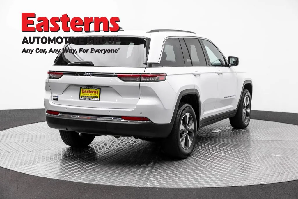 Used 2022 White Jeep 4xe image 4