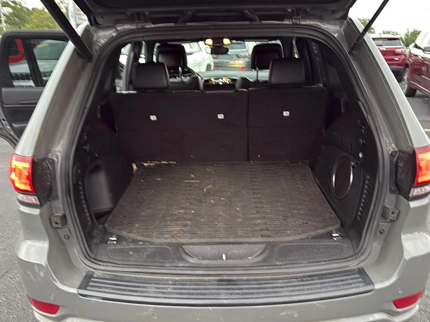 Used 2022 Sting-Gray Clearcoat Jeep Laredo X image 23