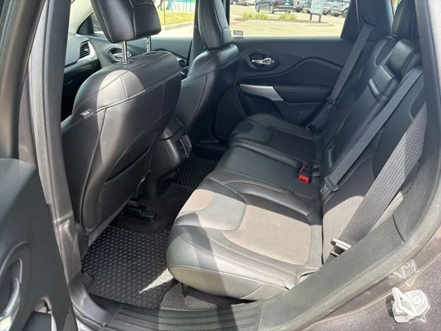 Used 2018 Gray Jeep Latitude Plus image 7