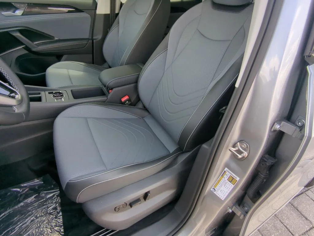 New 2026 Silver Volkswagen 2.0T SE image 20