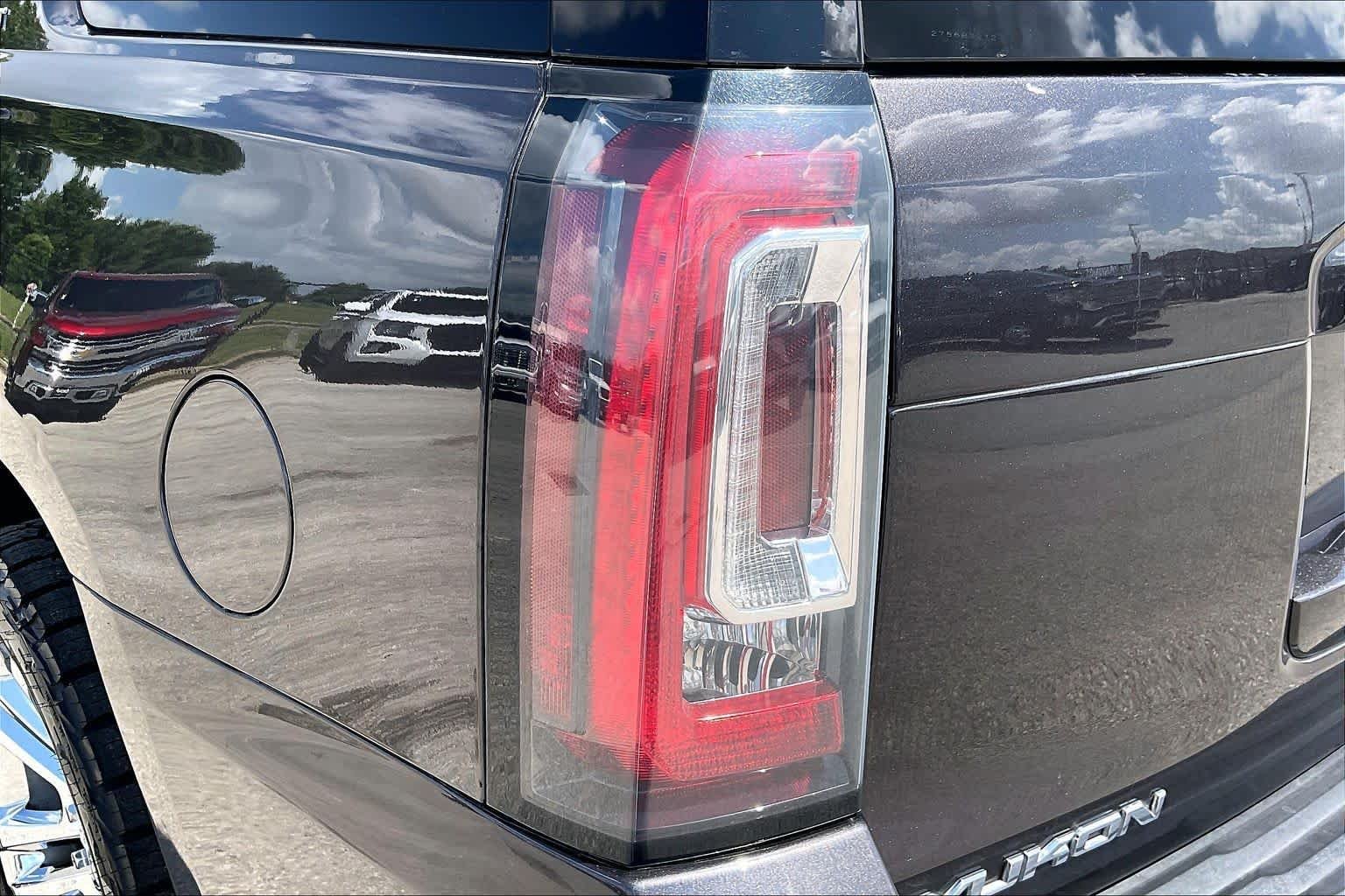 Used 2018 Iridium Metallic GMC SLT image 29
