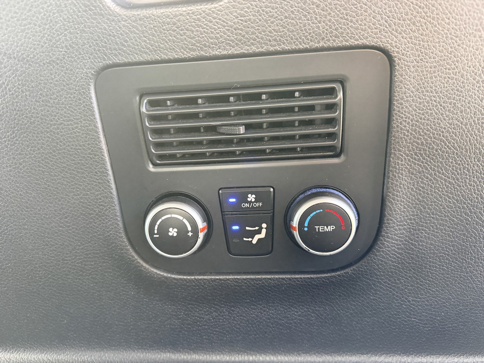 Used 2015 White Hyundai GLS image 21