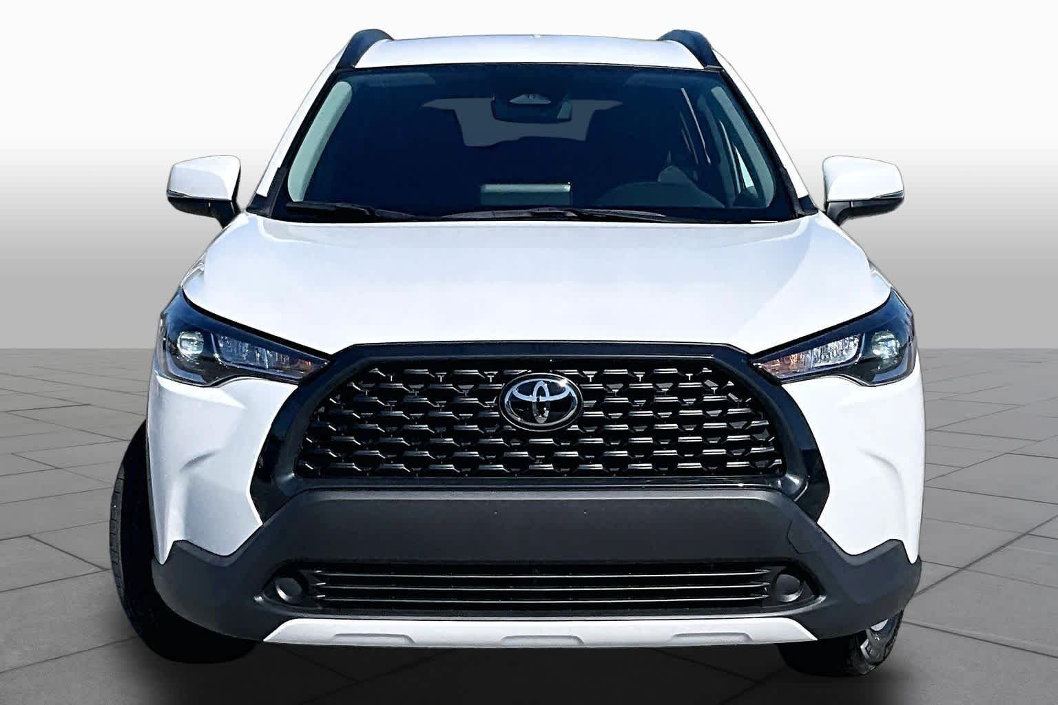 Used 2024 Wind Chill Pearl Toyota LE image 4