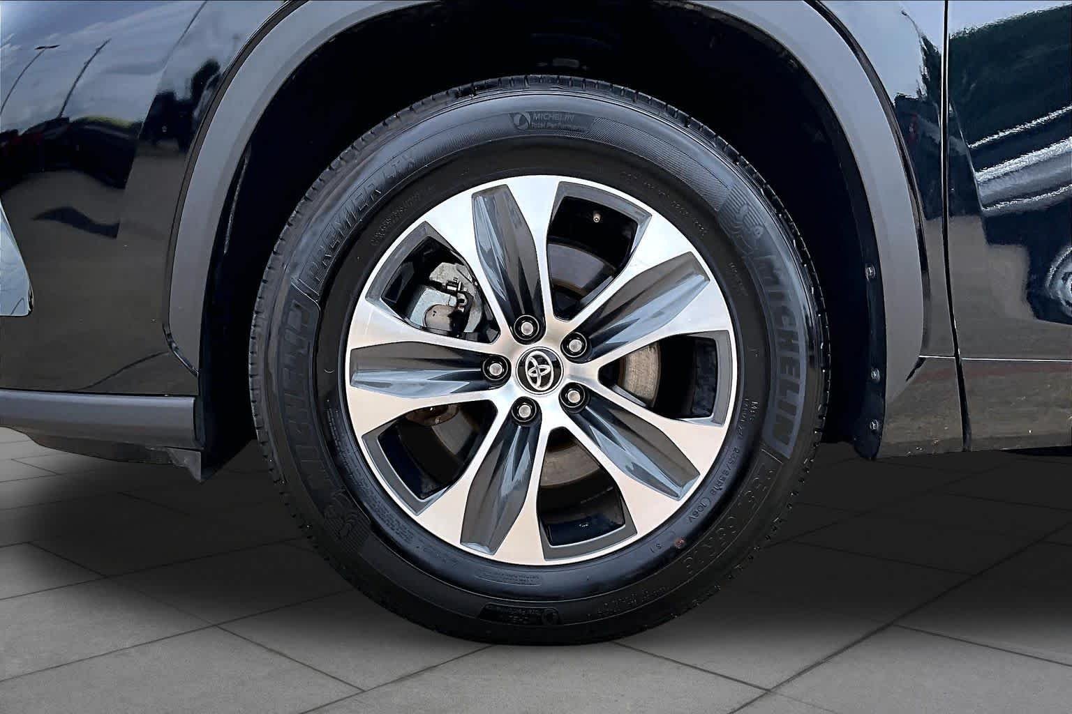 Used 2025 Midnight Black Metallic Toyota XLE image 11