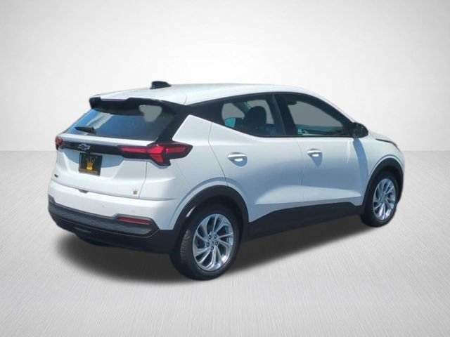 New 2027 Summit White Chevrolet LT image 10