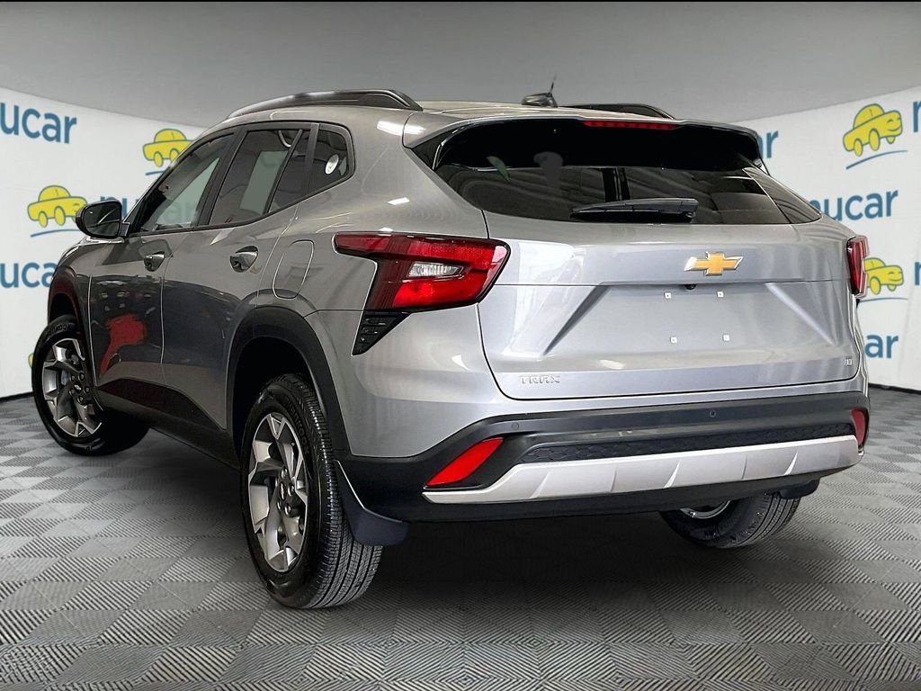 Used 2025 Gray Chevrolet LT image 4