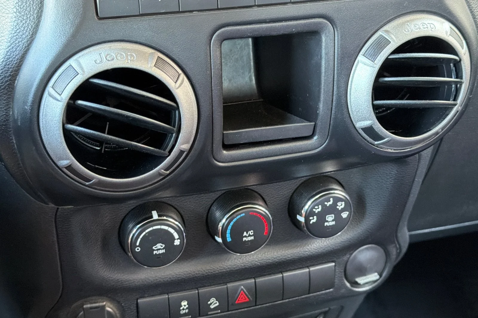 Used 2013 TRUE BLUE PEARLCOAT Jeep Sport image 18