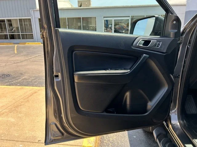 Used 2019 Magnetic Ford Lariat image 25