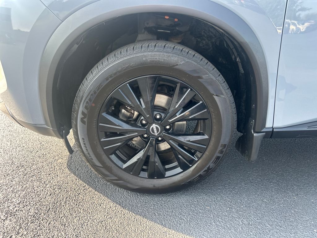 Used 2023 Gray Nissan SV image 10