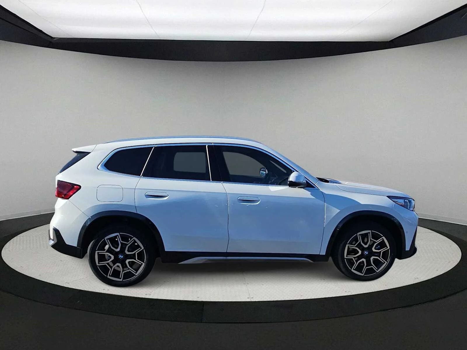 New 2026 White BMW xDrive28i image 9