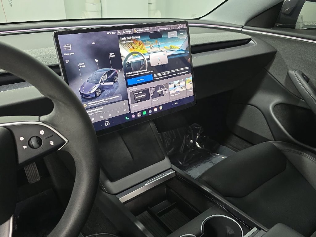 Used 2025  Tesla  image 15