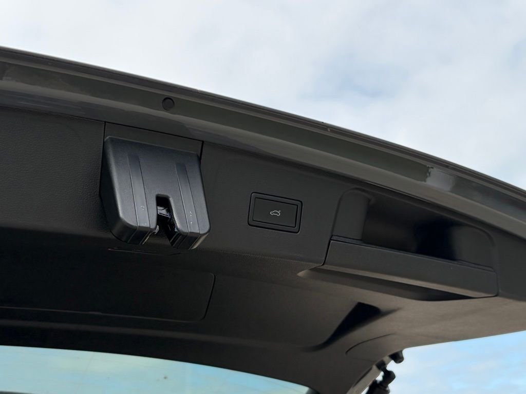New 2026 Pure Gray Volkswagen 2.0T Peak Edition image 29