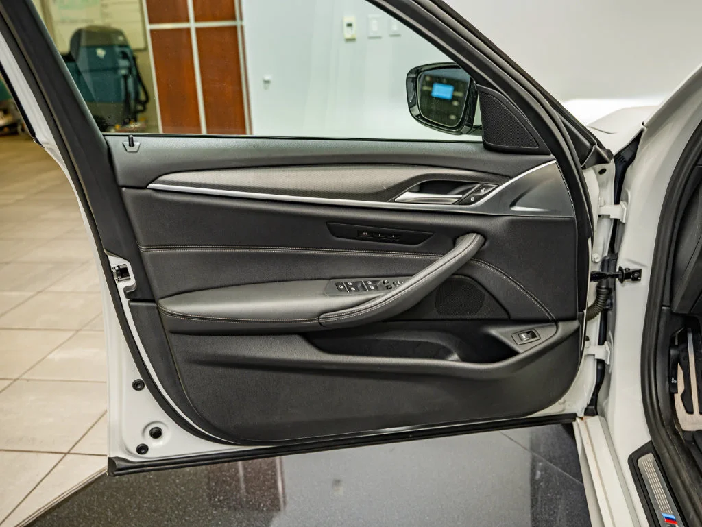 Used 2022 Alpine White BMW 540i image 17