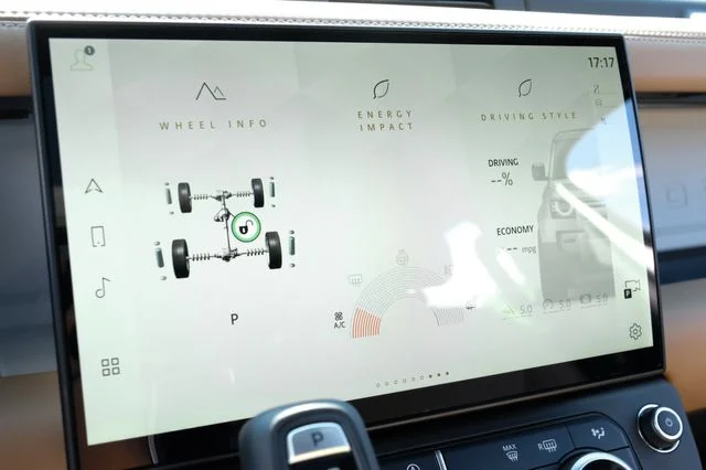 New 2026 Fuji White Land Rover S image 34