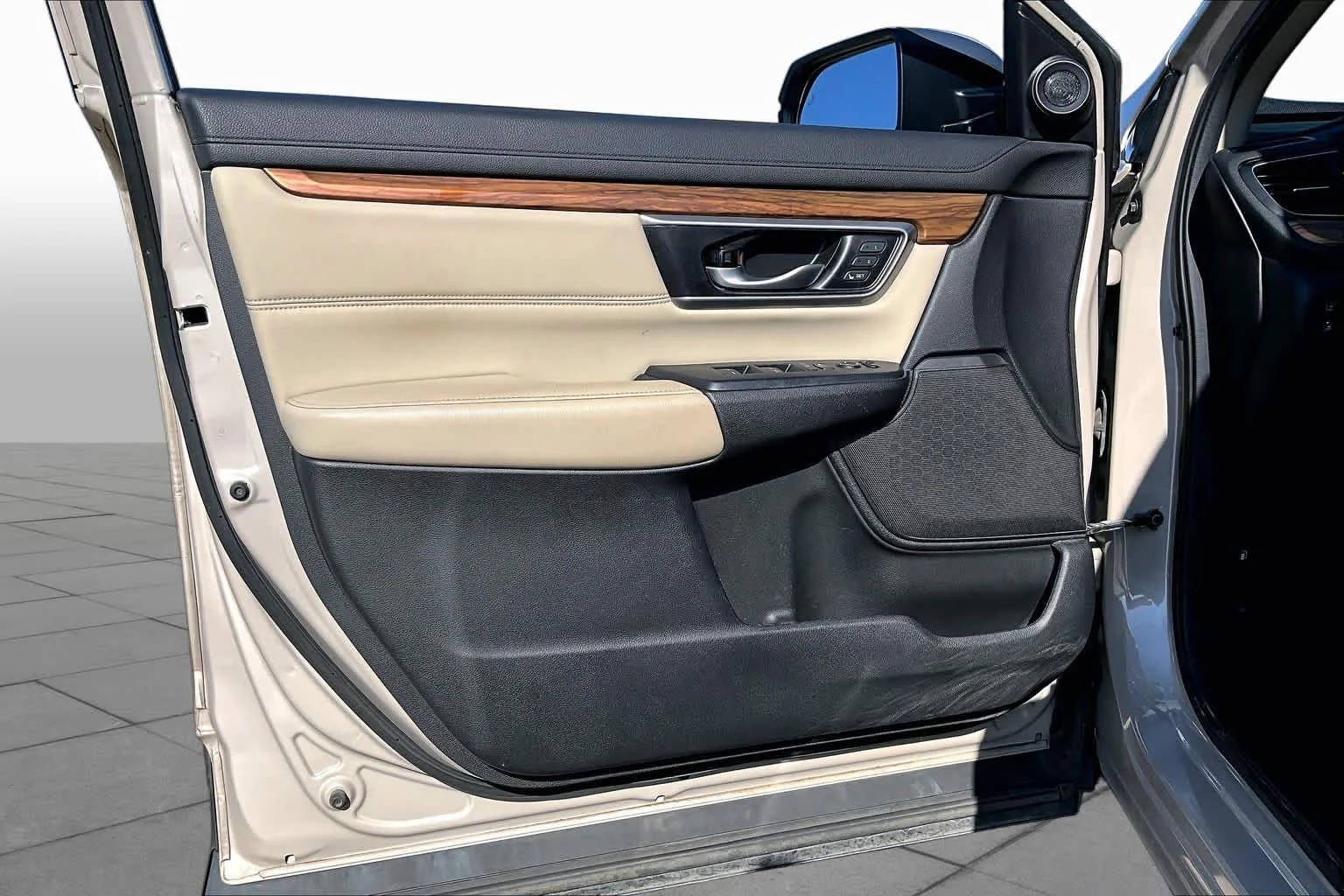 Used 2018 Sandstorm Metallic Honda Touring image 25