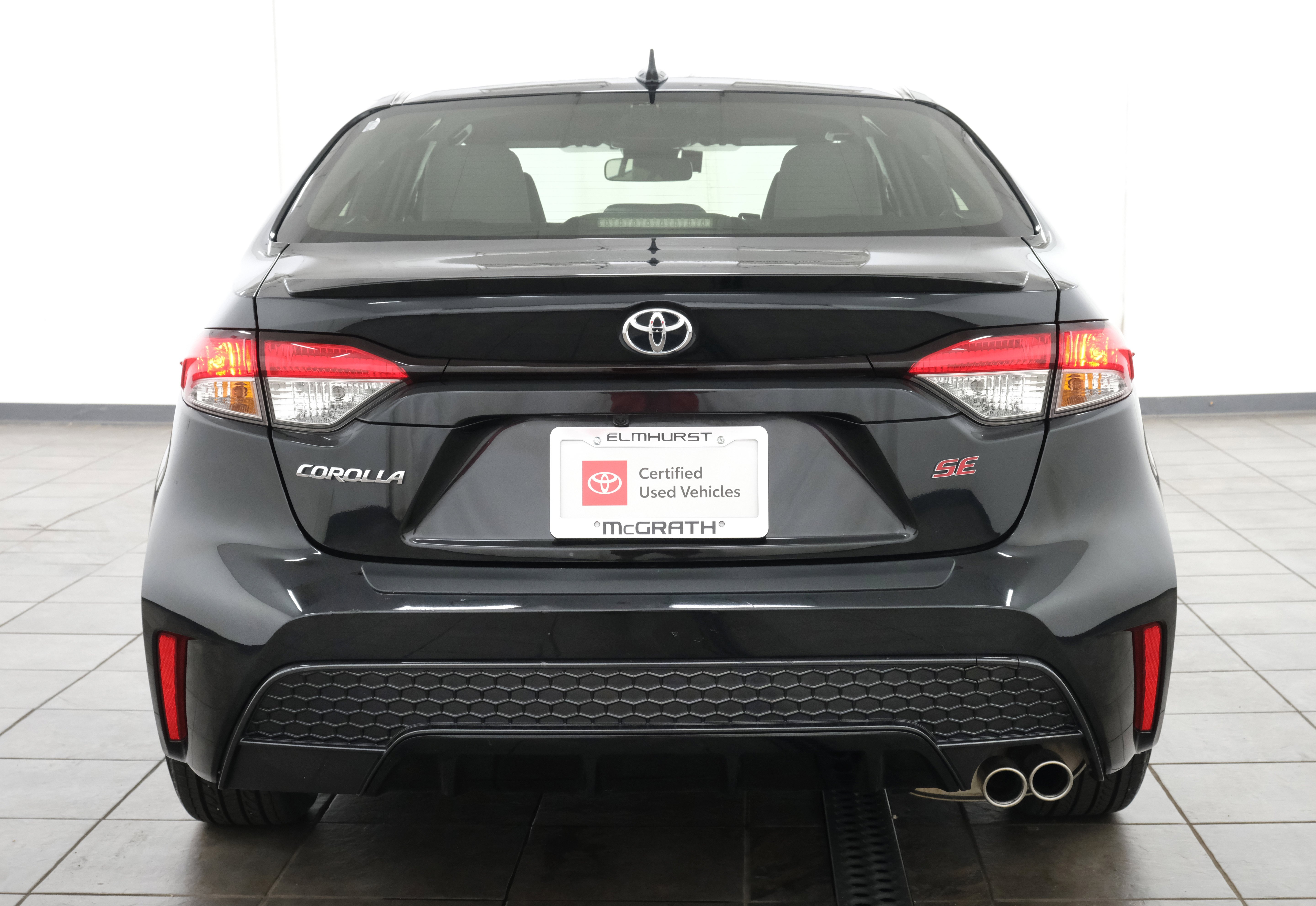 Certified Used 2020 Black Sand Pearl Toyota SE image 5