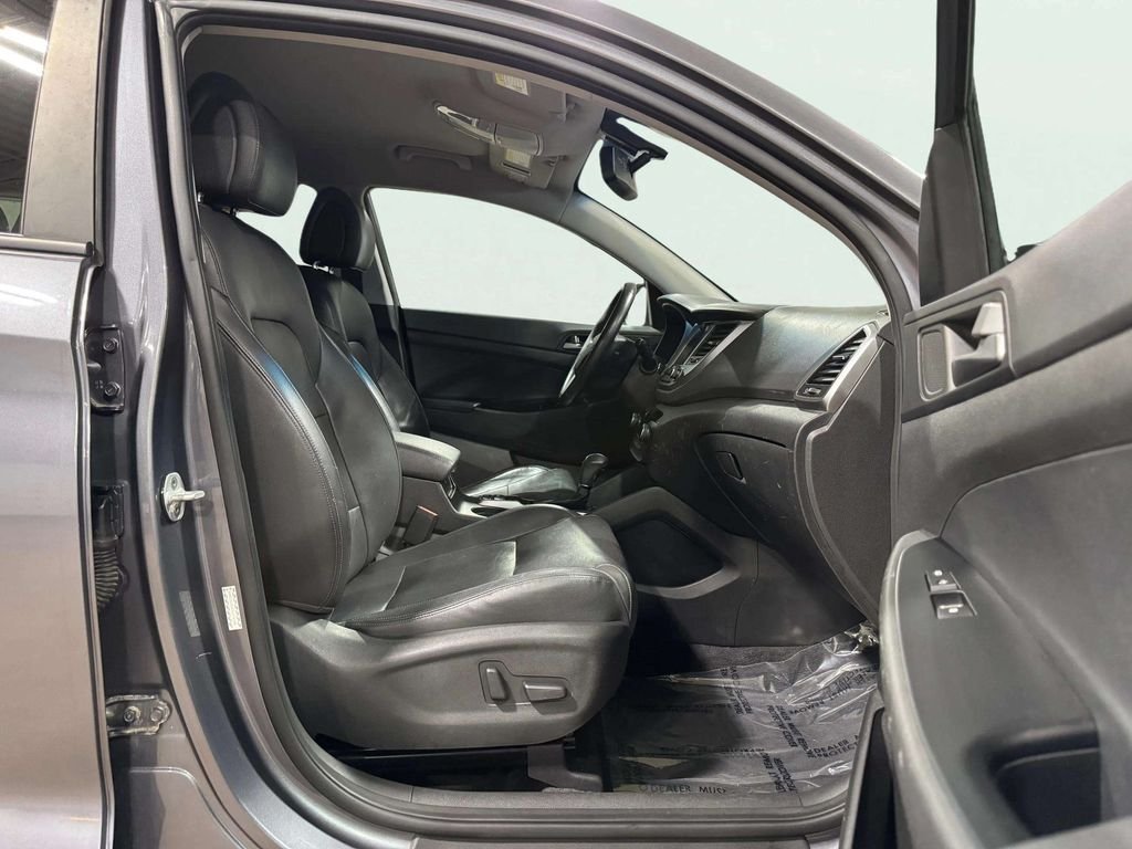 Used 2016 Coliseum Gray Hyundai Limited image 29
