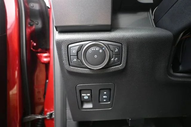 Used 2018 Red Ford XLT image 30