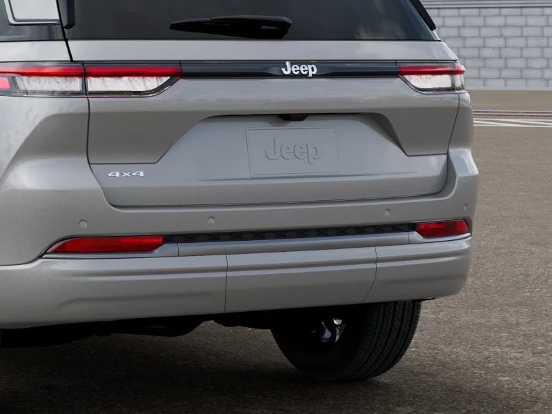 New 2026 Silver Zynith Exterior Paint Jeep Limited Reserve image 13