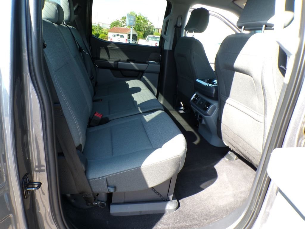 Used 2025 Gray Metallic Ford XLT image 26