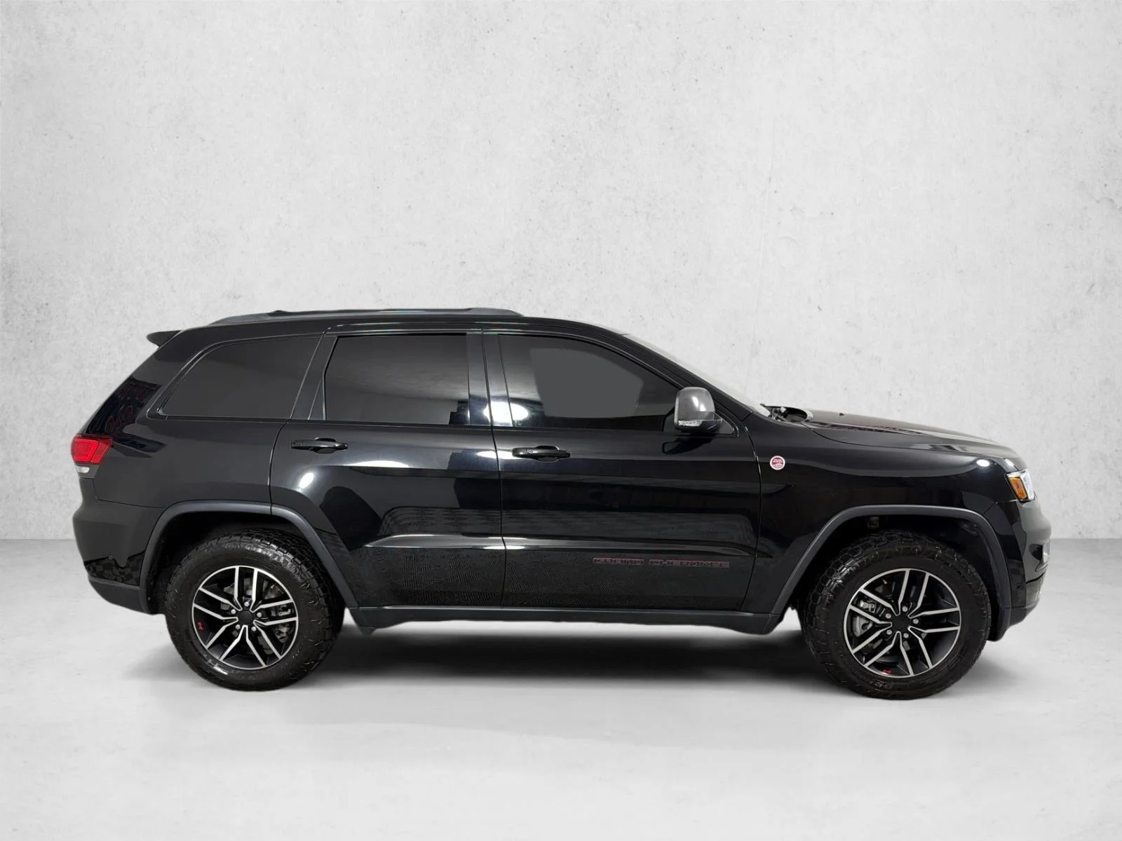 Used 2020 Gray Jeep Trailhawk image 4