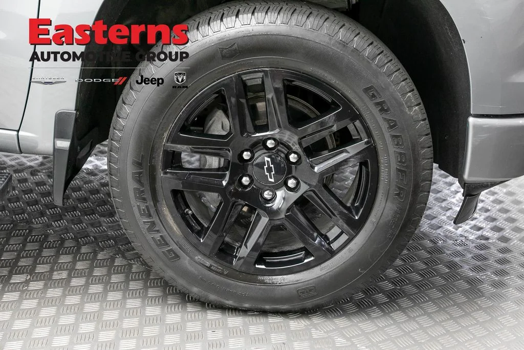 Used 2024 Gray Chevrolet Custom image 31