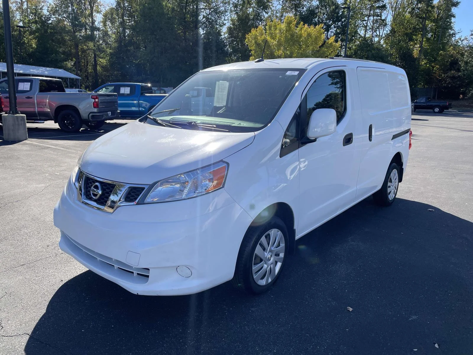 Used 2020 White Nissan SV Xtronic CVT image 3