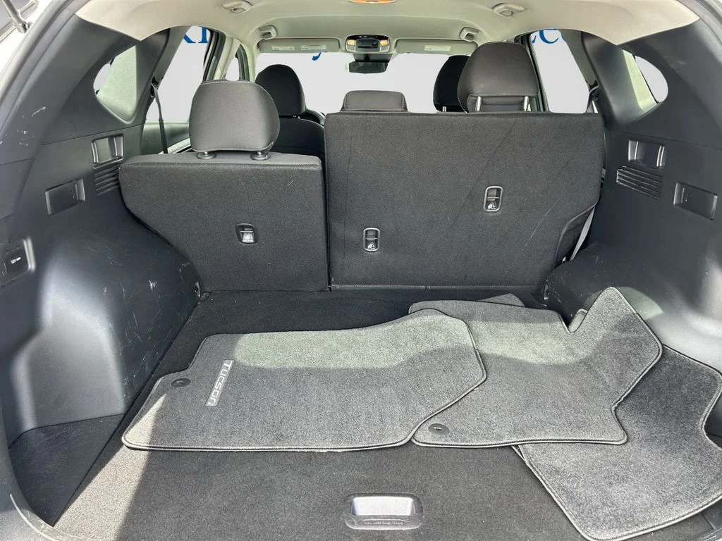 Used 2024 Silver Hyundai SE image 15