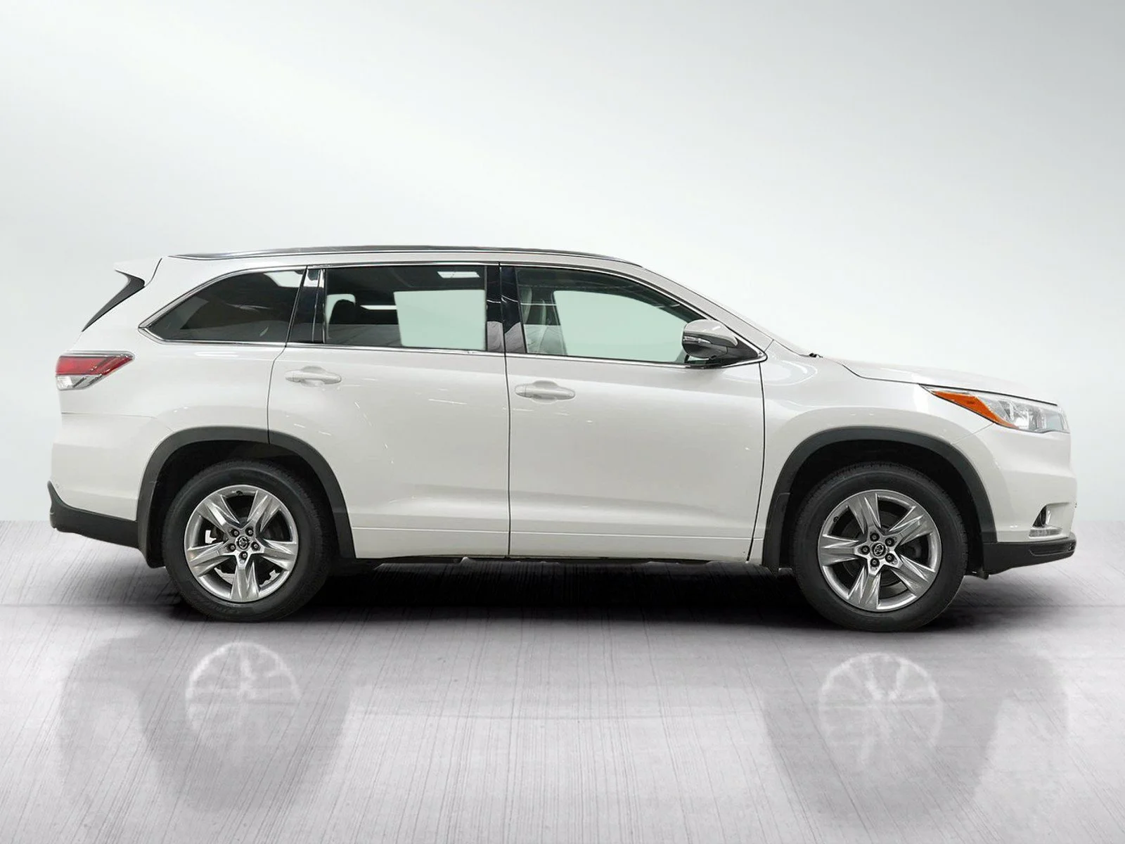 Used 2016 Blizzard Pearl Toyota  image 6