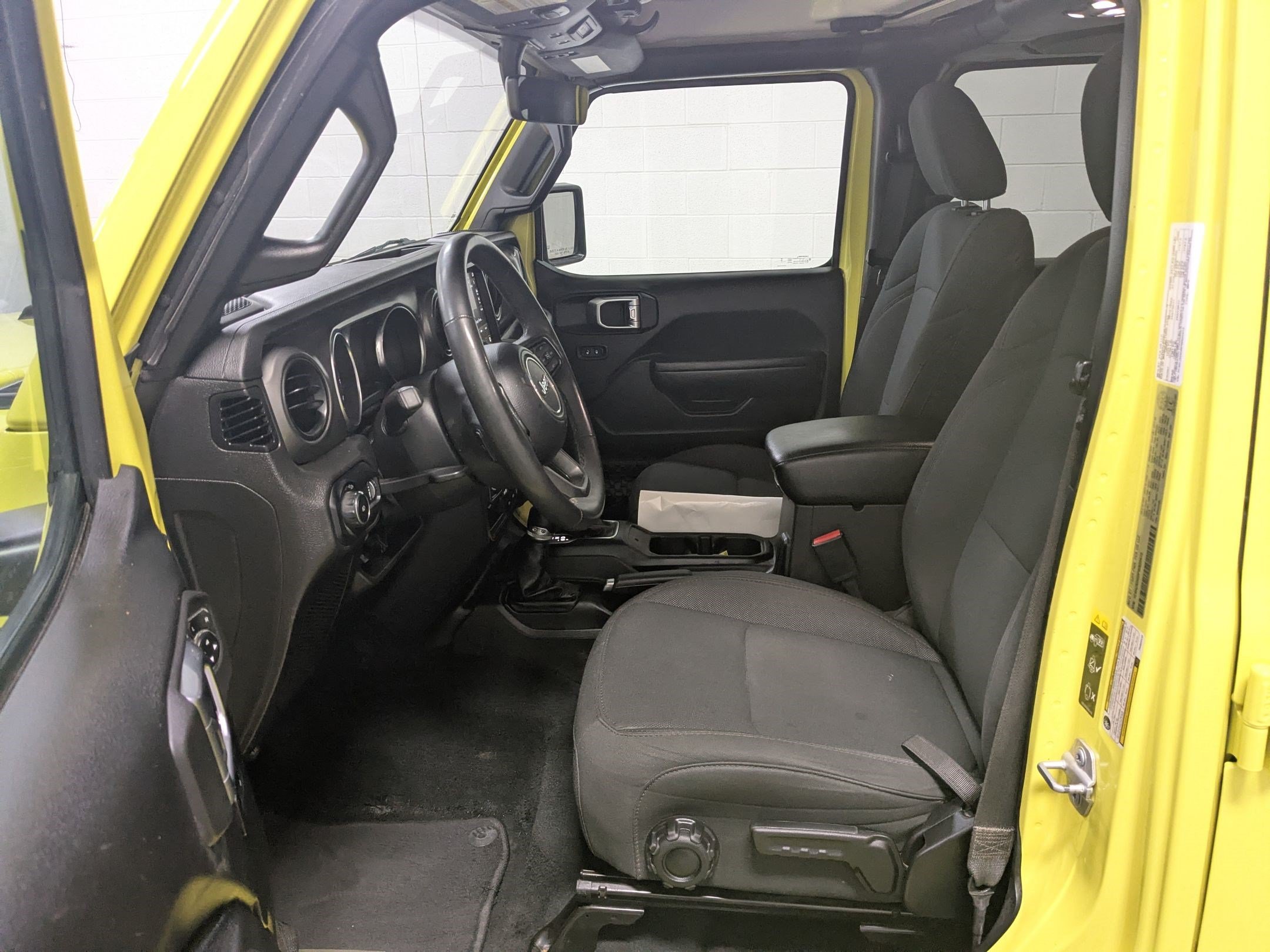 Used 2023 High Velocity Clearcoat Jeep Sport S image 18