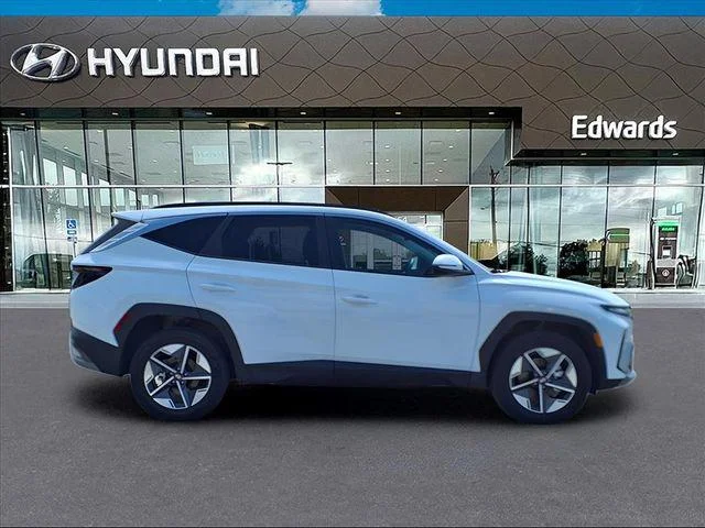 New 2025 White Hyundai SEL Convenience image 9