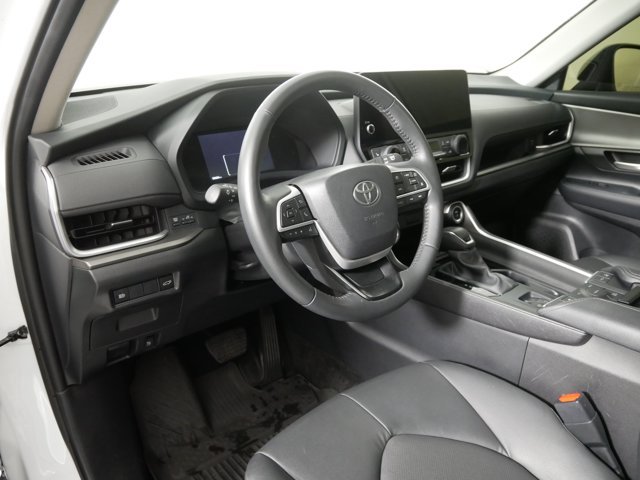 Used 2024 Wind Chill Pearl Toyota XLE image 10