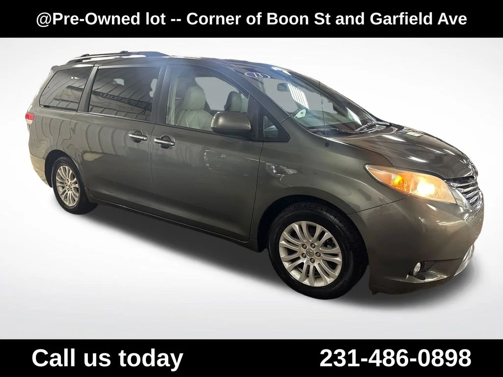Used 2013 Green Toyota XLE image 7