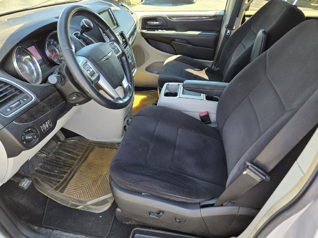 Used 2011 Silver Chrysler Touring image 12