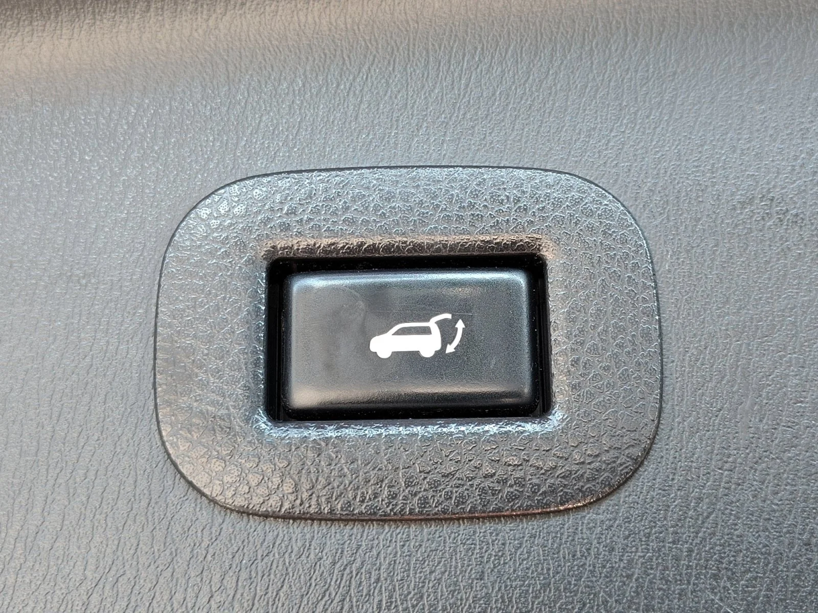 Used 2017 Forged Copper Nissan SL image 33