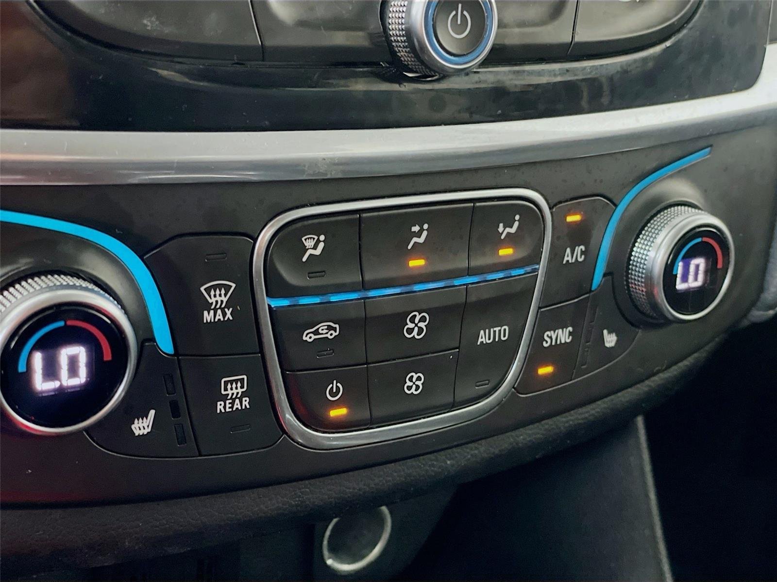 Used 2019 Graphite Metallic Chevrolet LT Cloth image 19