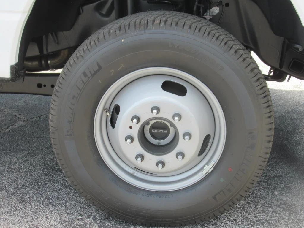 2024 Ford F-350 Super Duty Chassis Cab XL - Photo 7