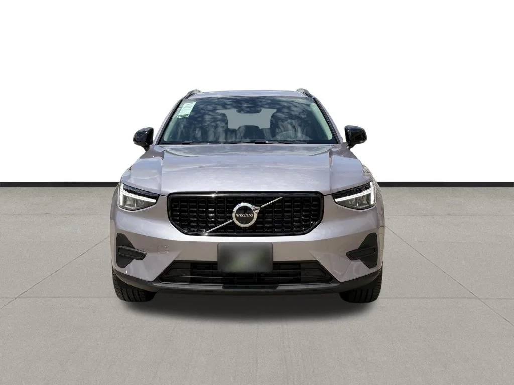 New 2026 Aurora Silver Volvo Core image 2