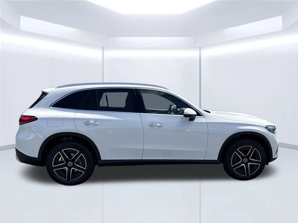New 2027 Polar White Mercedes-Benz GLC 300 image 49