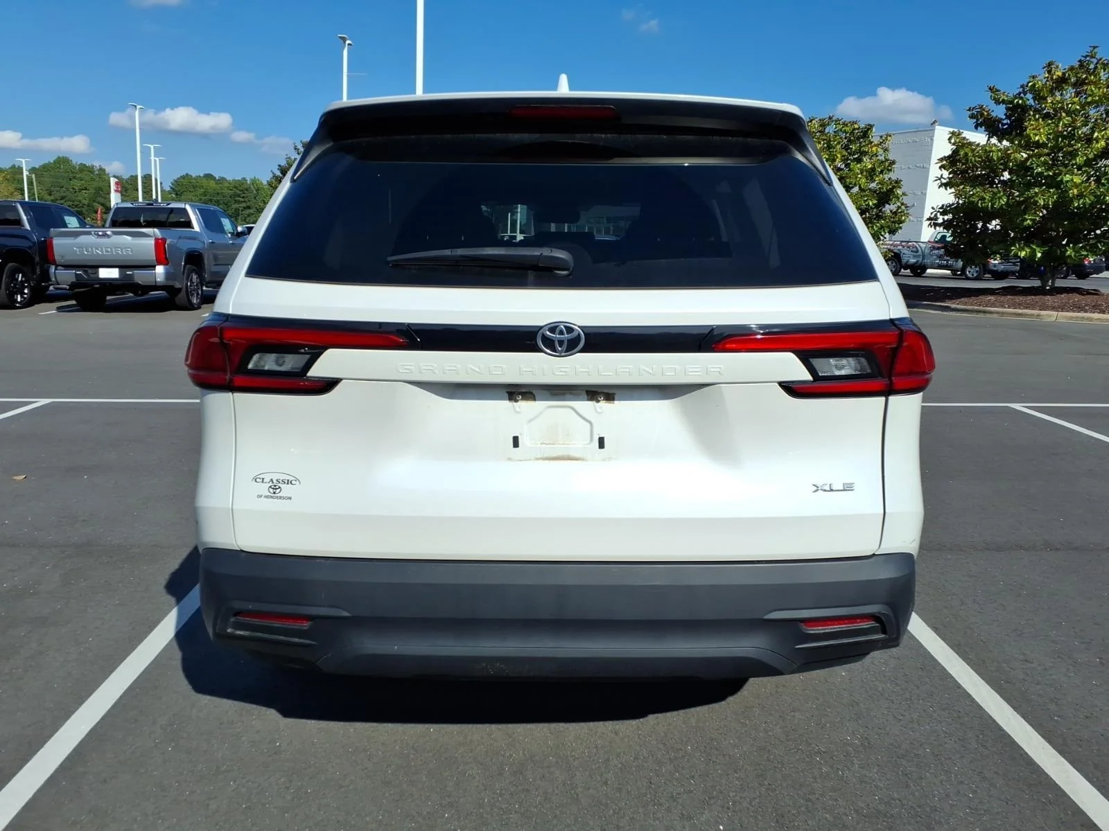 Used 2024 Wind Chill Pearl Toyota XLE image 4